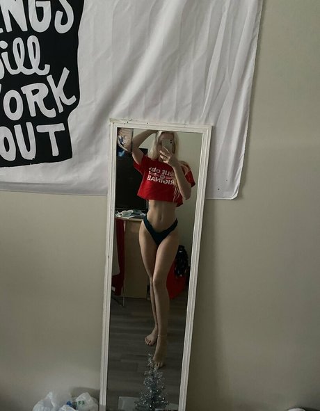 アマチュアディープスロートオンリーファンズ 美しいヌード 画像