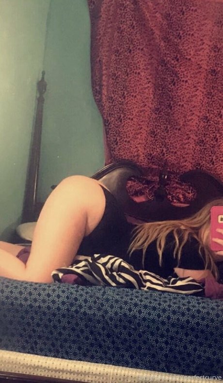 oliviaskiesvip かわいいモデル 写真