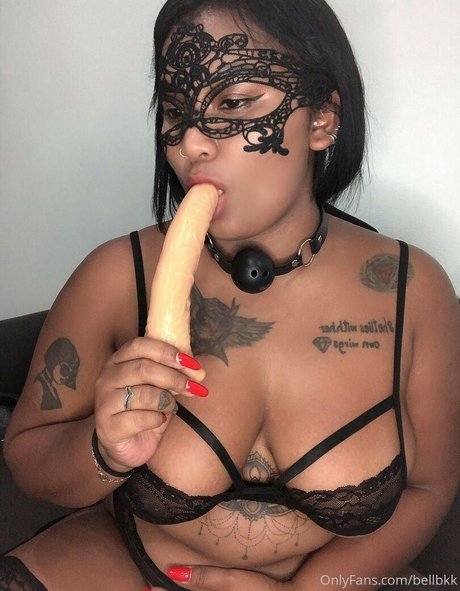 熟女の足オンリーファンズ ホット裸 写真