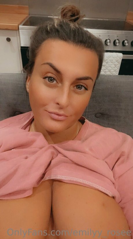 emilyy rosee エロティックなスター アーカイブ