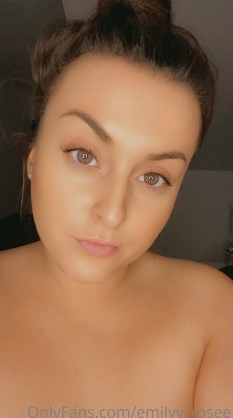 emilyy rosee 最高のスター 画像