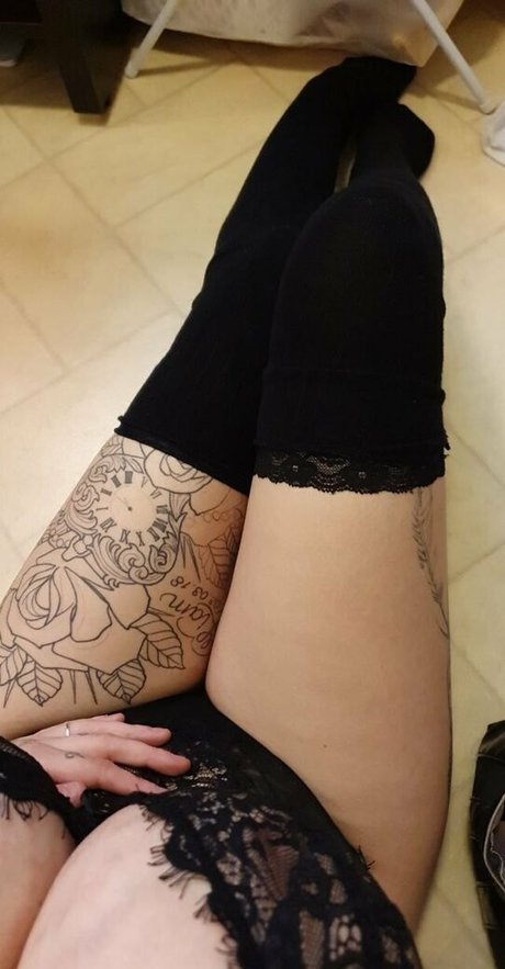 btattooed angel 美しい女優 画像