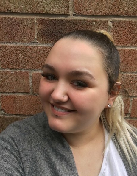 btattooed angel セクシーなスター 写真