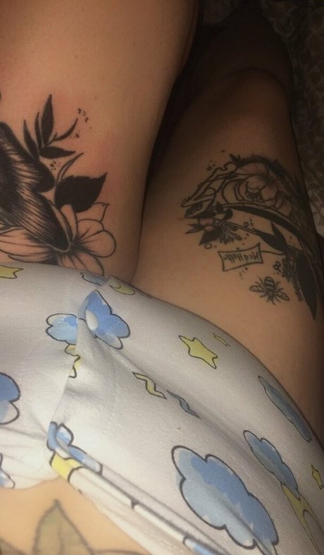 イギリスのおばあちゃんオンリーファンズ アート裸 写真