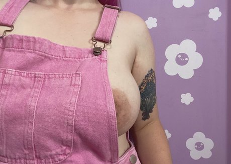 ティックトックスター オンリーファンズ えろ 画像