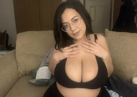 巨乳カップルオンリーファンズ 裸 写真