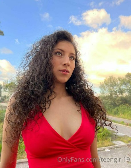 曲線美の女の子オンリーファンズ パーフェクト ギャラリー