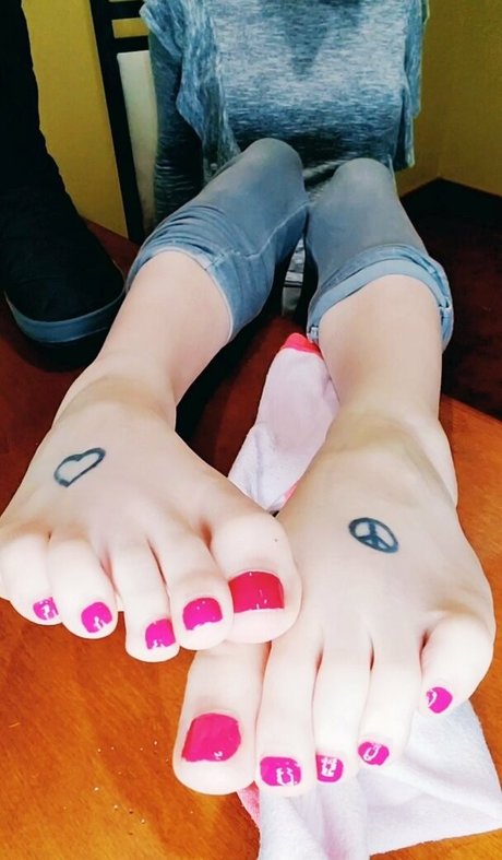 金髪の小人オンリーファンズ ヌード 画像