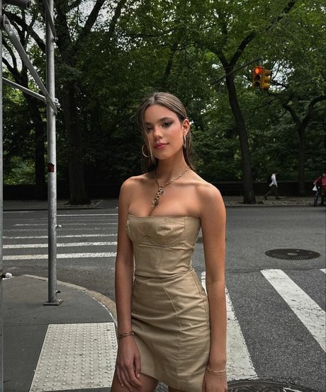 Ella Mendelsohn ホットモデル 写真