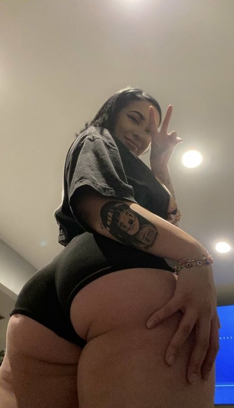 巨乳で痩せているオンリーファンズ アートヌード 写真