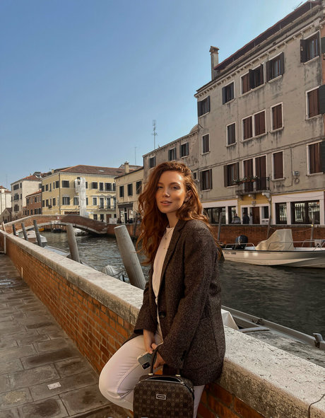 柔軟なティーンオンリーファン エロチック 写真