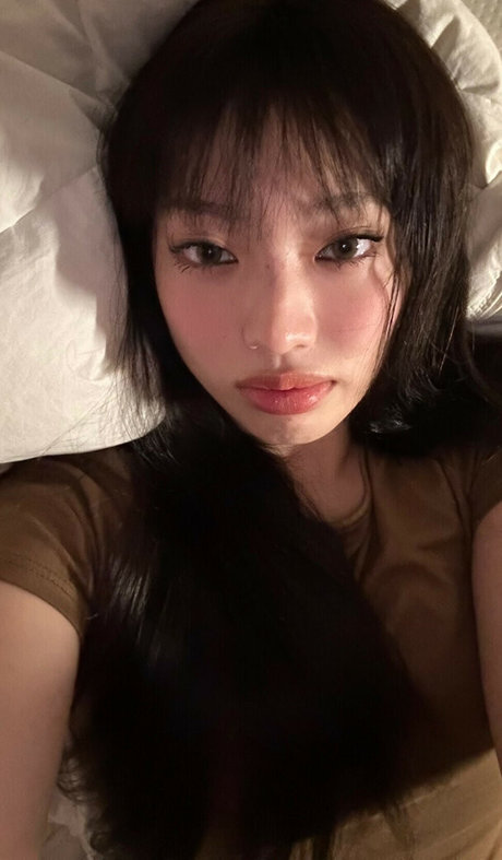 Yujin 裸のモデル 写真