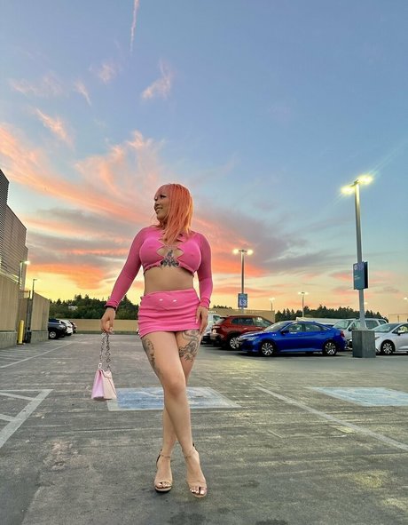 カーリーエボニーオンリーファンズ アート裸 画像