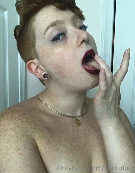 曲線美のブロンドオンリーファンズ セクシー 写真