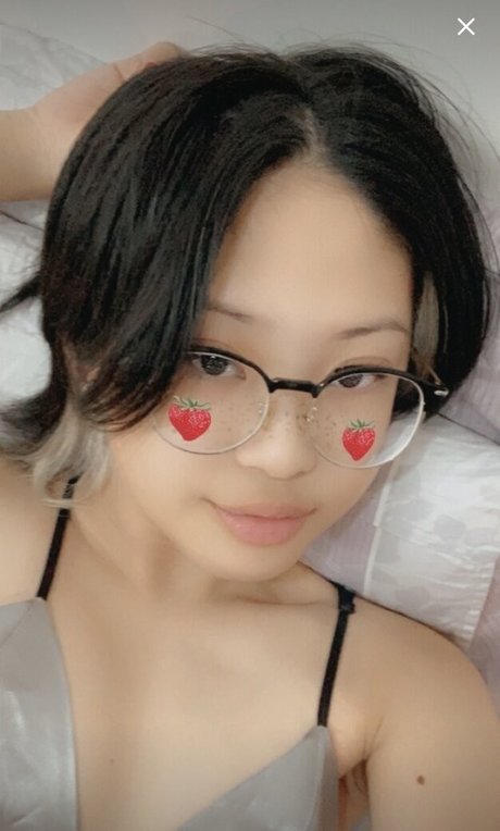 Strawberrybebby ポルノスター エロティック 画像