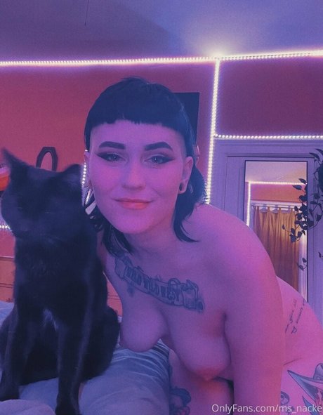 軍事オンリーファンズ アダルト 画像