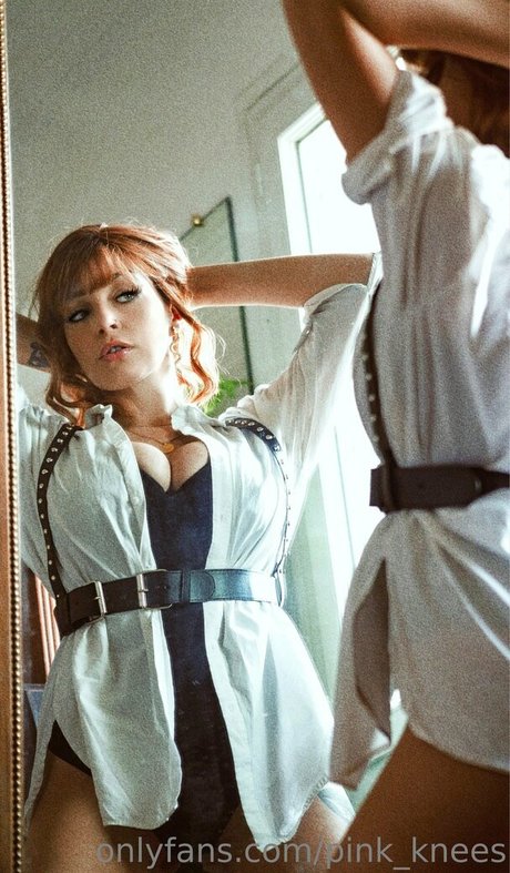 pink knees ヌードのポルノスター 写真