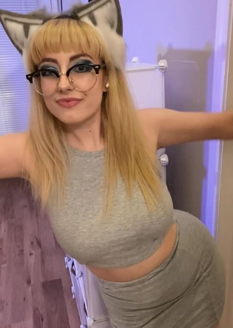 お尻を広げるオンリーファンズ ホット 写真