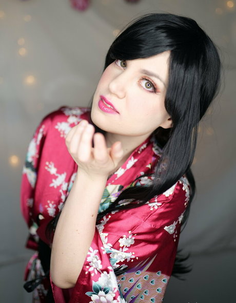 uwugirlaraara スター ヌード 写真