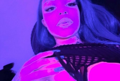 巨乳ランジェリーオンリーファンズ セクシーヌード 写真