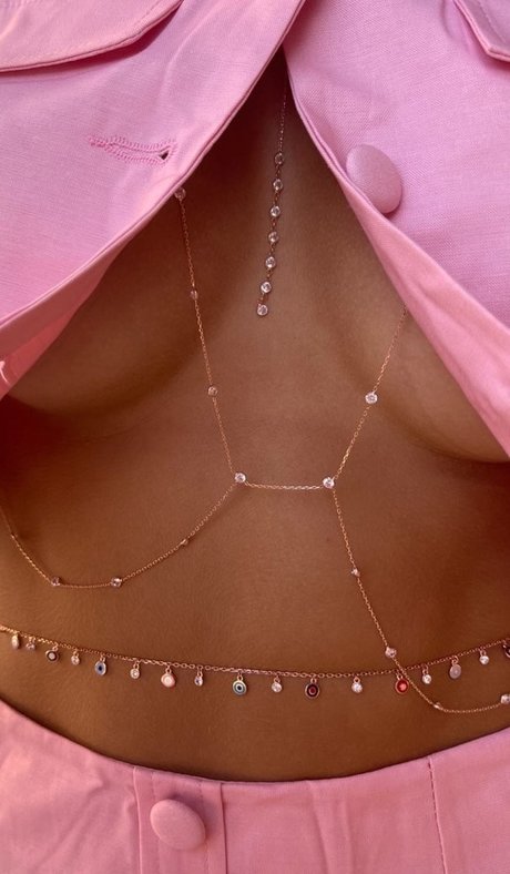 Navines Berkovich ポルノモデル 写真