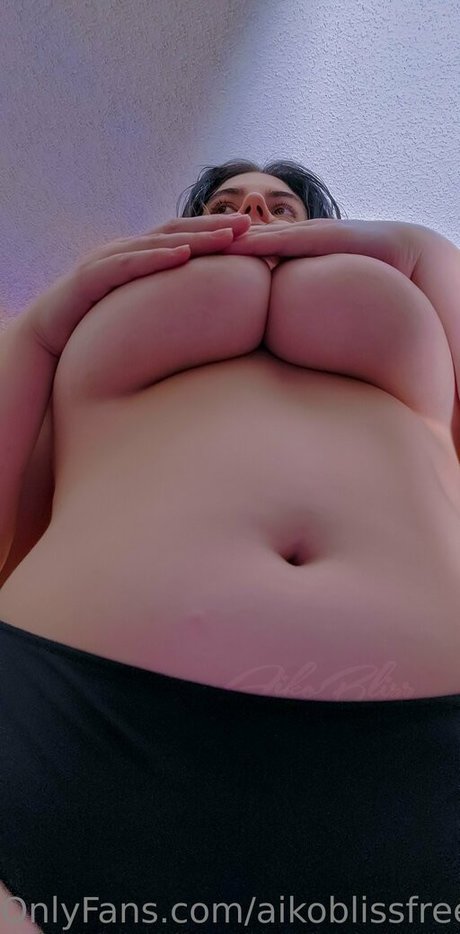 Aiko Bliss 完璧なモデル 写真