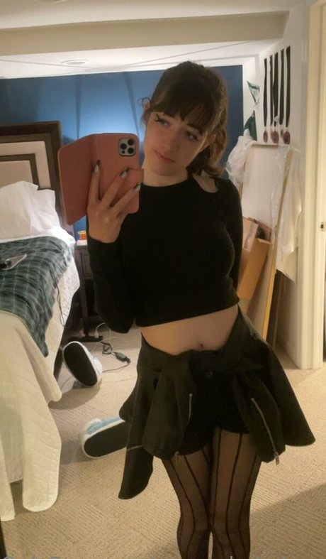 spaceybabebrooke ポルノスター HD 画像