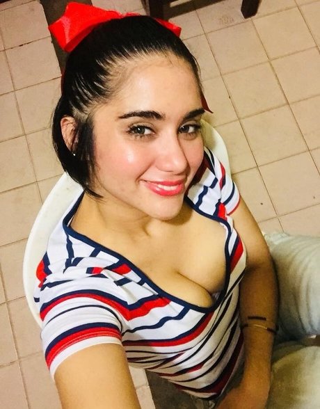 Red Velvet Doll スター 裸 画像