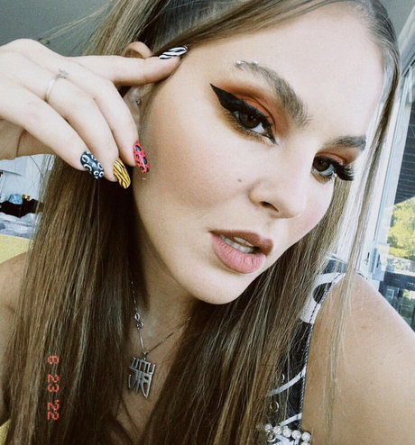 Sonya Tayurskaya 完璧なスター 画像