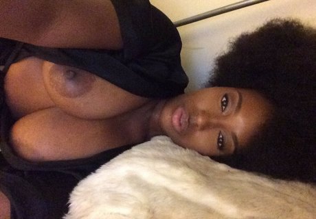 成熟したラテン系オンリーファンズ トップ 写真