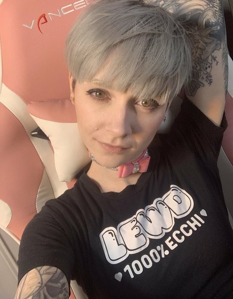 シャワー3P オンリーファンズ ポルノ 写真