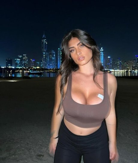 大学のアジア人オンリーファンズ セクシーヌード 写真