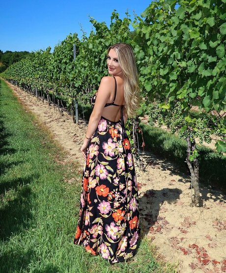 脇の下オンリーファンズ 裸 画像