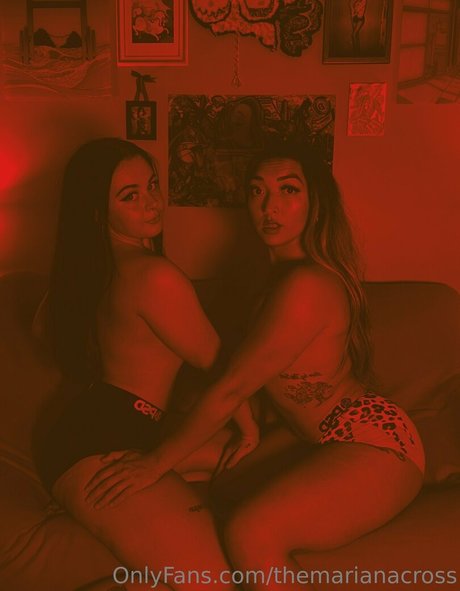 themarianacross 独占スター 画像