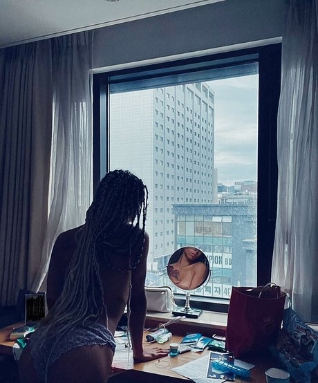 Jahkara Smith 裸モデル ギャラリー