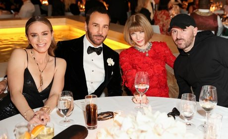 Emily Blunt ポルノモデル 写真