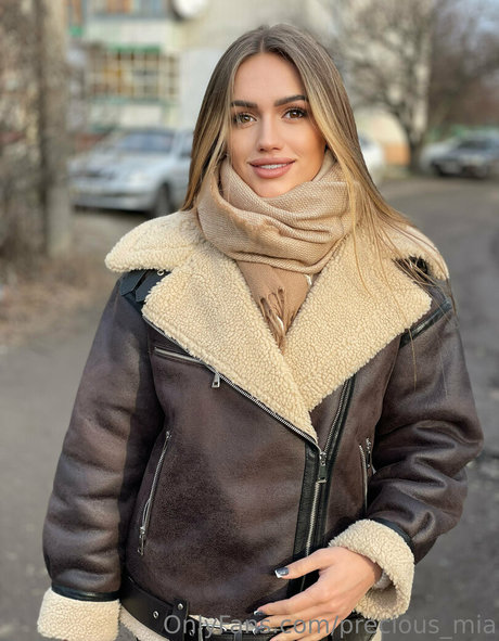 precious mia 無料スター 写真