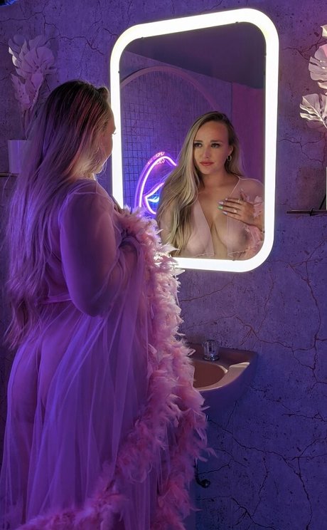 スペードのクイーン オンリーファンズ 美しいヌード 写真