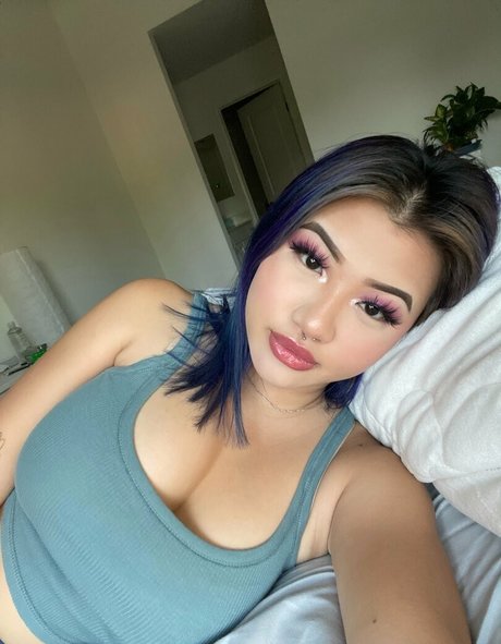 ぽっちゃりブルネットオンリーファンズ セックス 写真