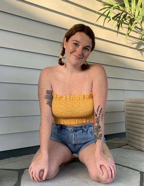 曲線美のランジェリーオンリーファンズ 美しいヌード 写真