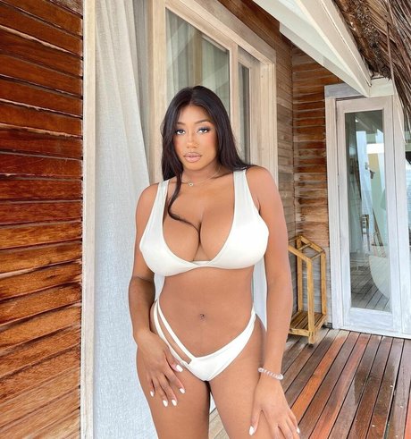 かわいいブロンドのオンリーファンズ セクシーヌード 画像