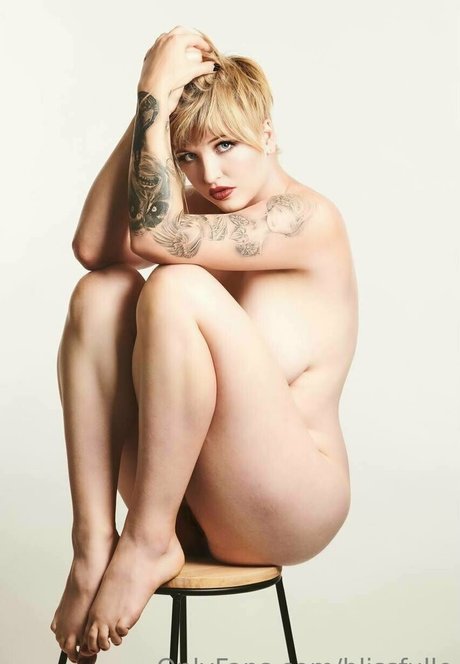 フィットネスベイビーオンリーファンズ エロチック 写真