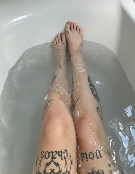 巨乳ストリップオンリーファンズ 無料アダルト 写真