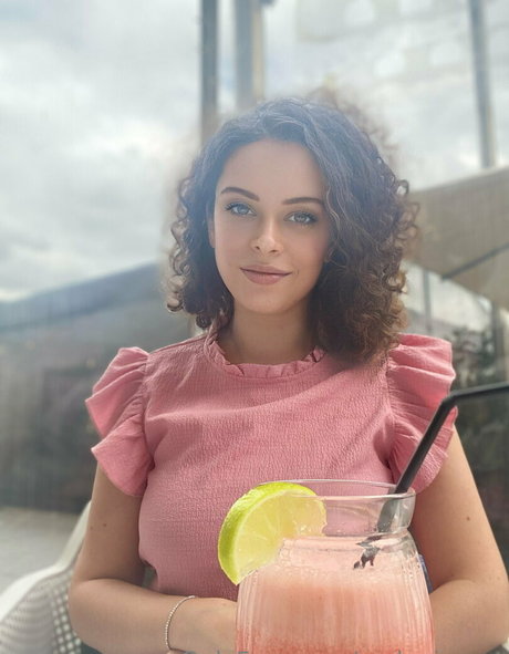 熟女の手コキオンリーファンズ 美しいヌード 写真