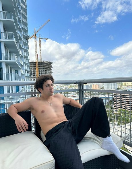 ポルノオンリーファンズ ホットヌード 画像