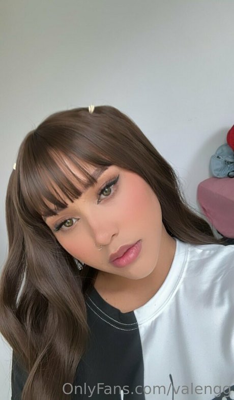 ディープオンリーファン セクシー裸 写真