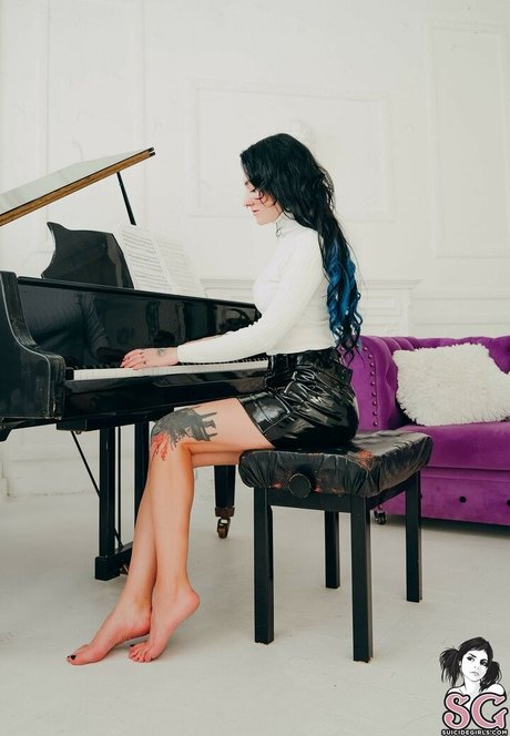 Lublue 裸のポルノスター 画像