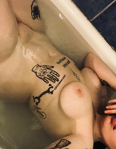 アナルオーガズム オンリーファンズ ホット裸 写真