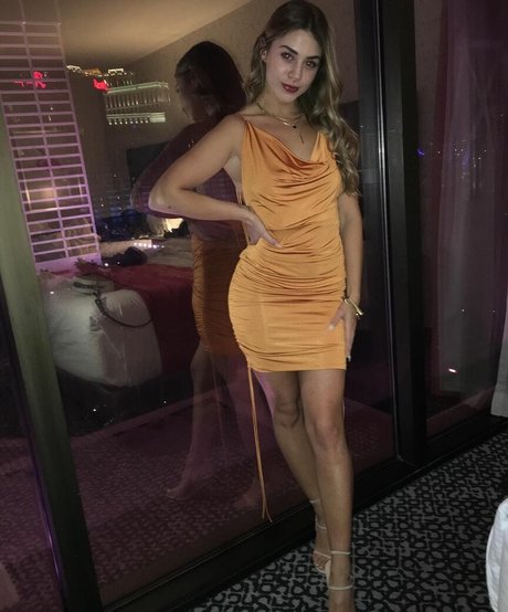 Emmily Mello 独占ポルノスター 写真