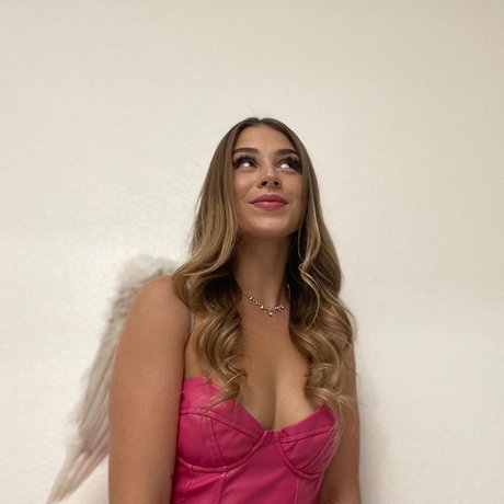 Emmily Mello エロティックなモデル ギャラリー